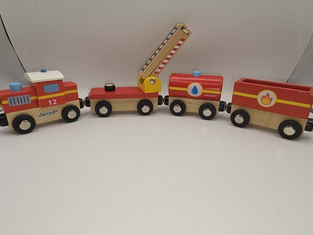 🔥Janod Wooden Firefighter Train Cars Set Magnetic
